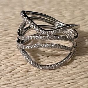 🟣PRE-LOVED STERLING SILVER AUTHENTIC WAVY STYLE CZ DIAMOND DESIGN RING